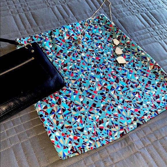 Geometric patterned mini skirt from BCBG - Picture 1 of 3